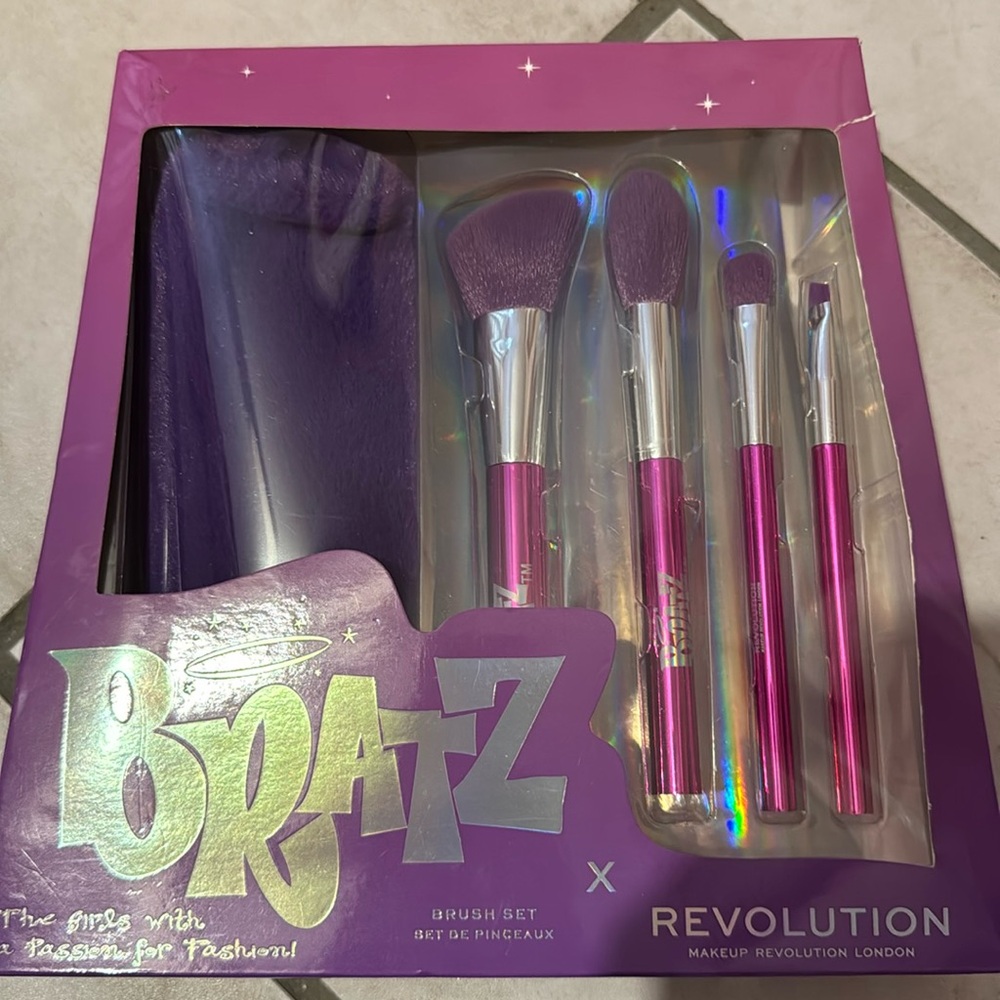 Brand New Bratz Revolution Make up brushes - Picture 2 of 3